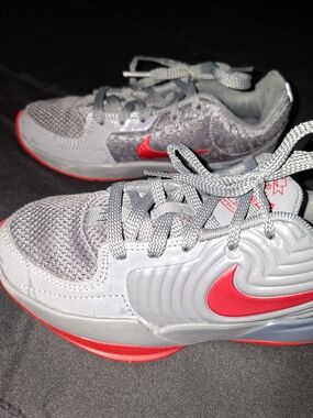 Nike Ja 2 GS 'King of the Court' youth basketball shoes  size 2y